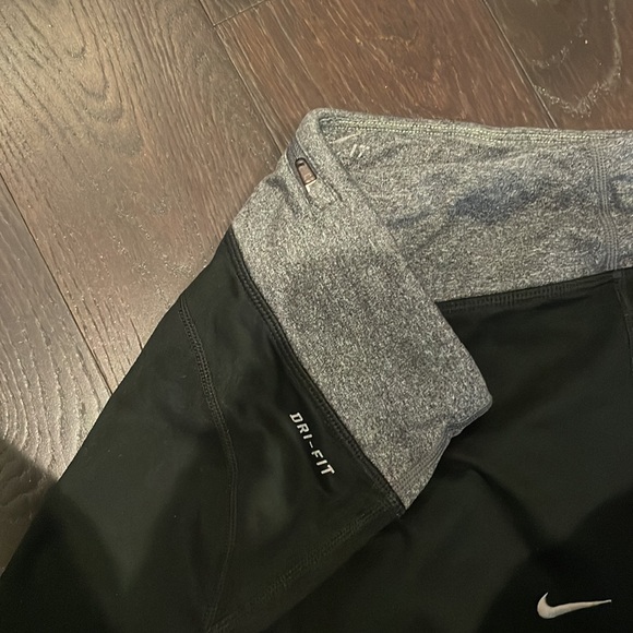 Nike Crop Drawstring Capris - Picture 4 of 8